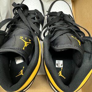 Air Jordan 1 Mid